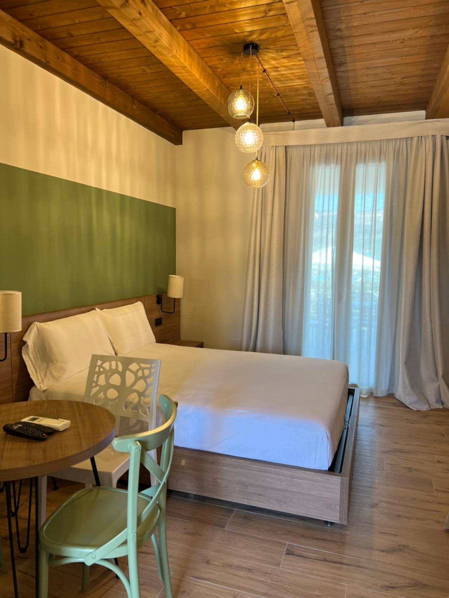 Ll Crinale Village Colli del Tronto Ngoại thất bức ảnh